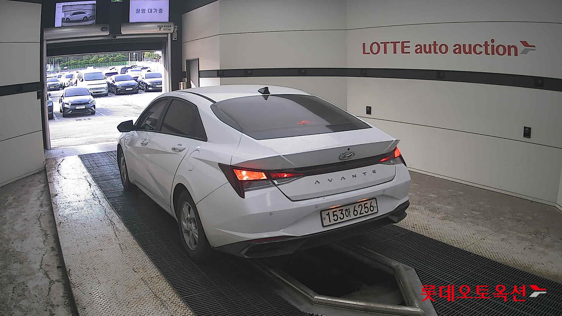 هيونداي أفانتي 2021 MODERN
