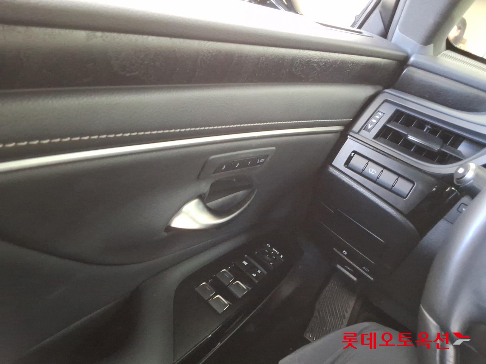 Toyota Lexus ES300h id 4945843 из Кореи 28