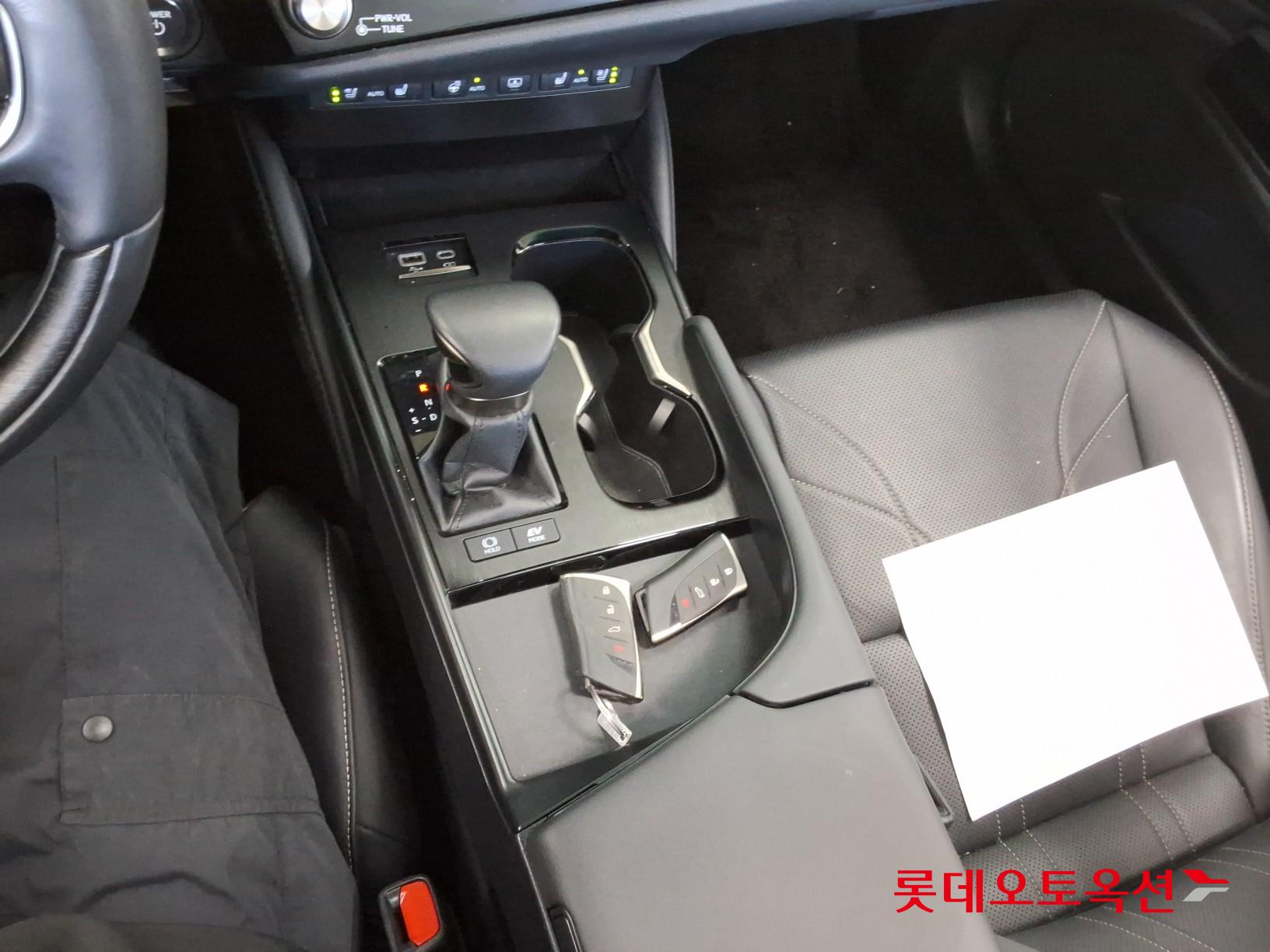 Toyota Lexus ES300h id 4945843 из Кореи 33