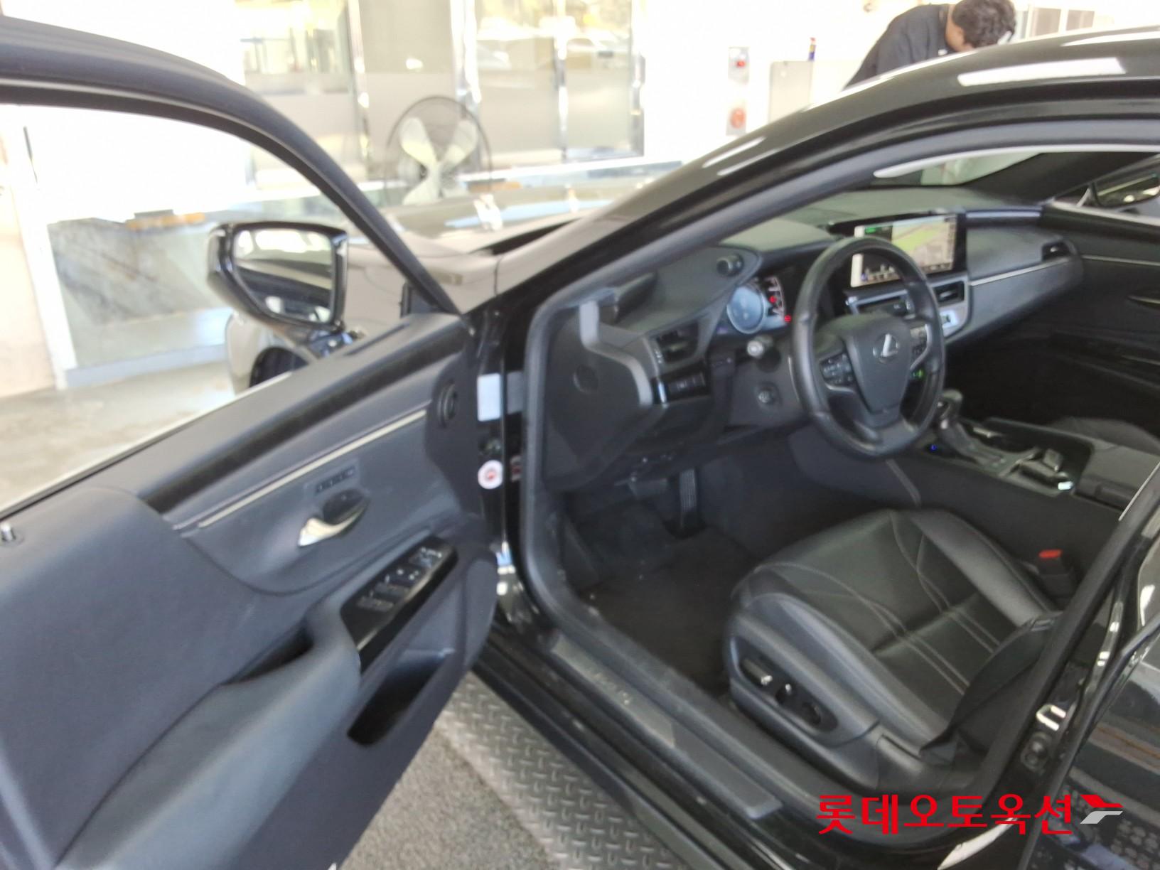 Toyota Lexus ES300h id 4945843 из Кореи 34