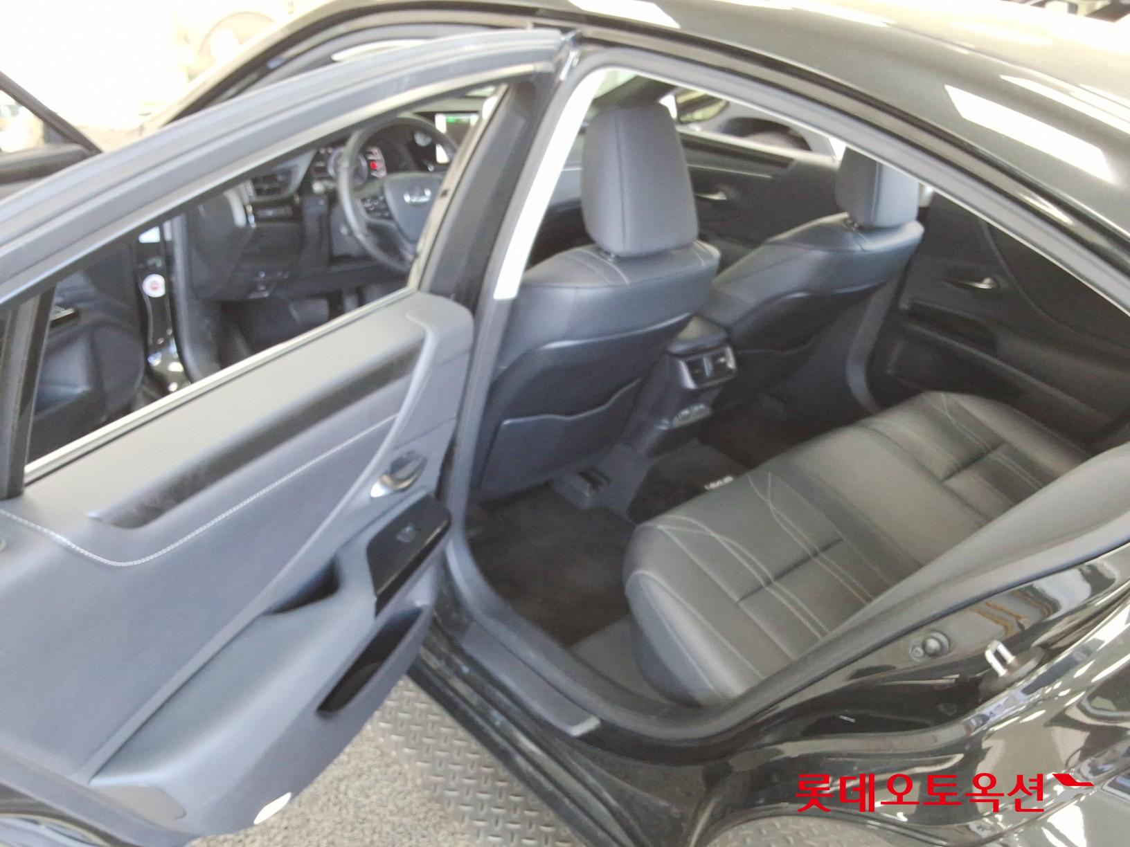 Toyota Lexus ES300h id 4945843 из Кореи 36