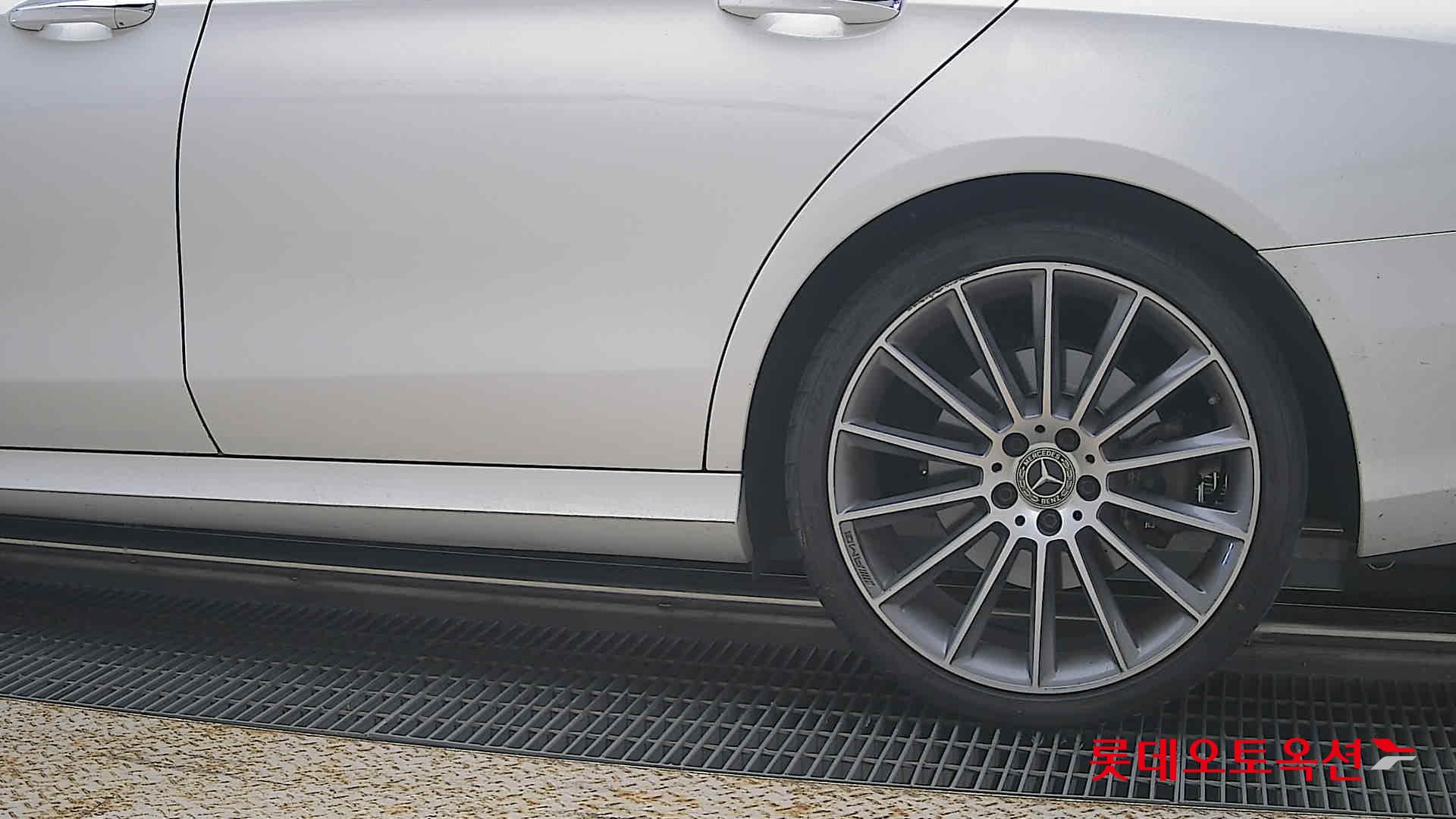مرسيدس بنز E350 2022 4M LINE
