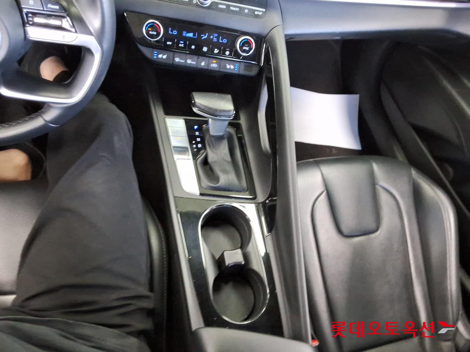 هيونداي أفانتي 2023 MODERN