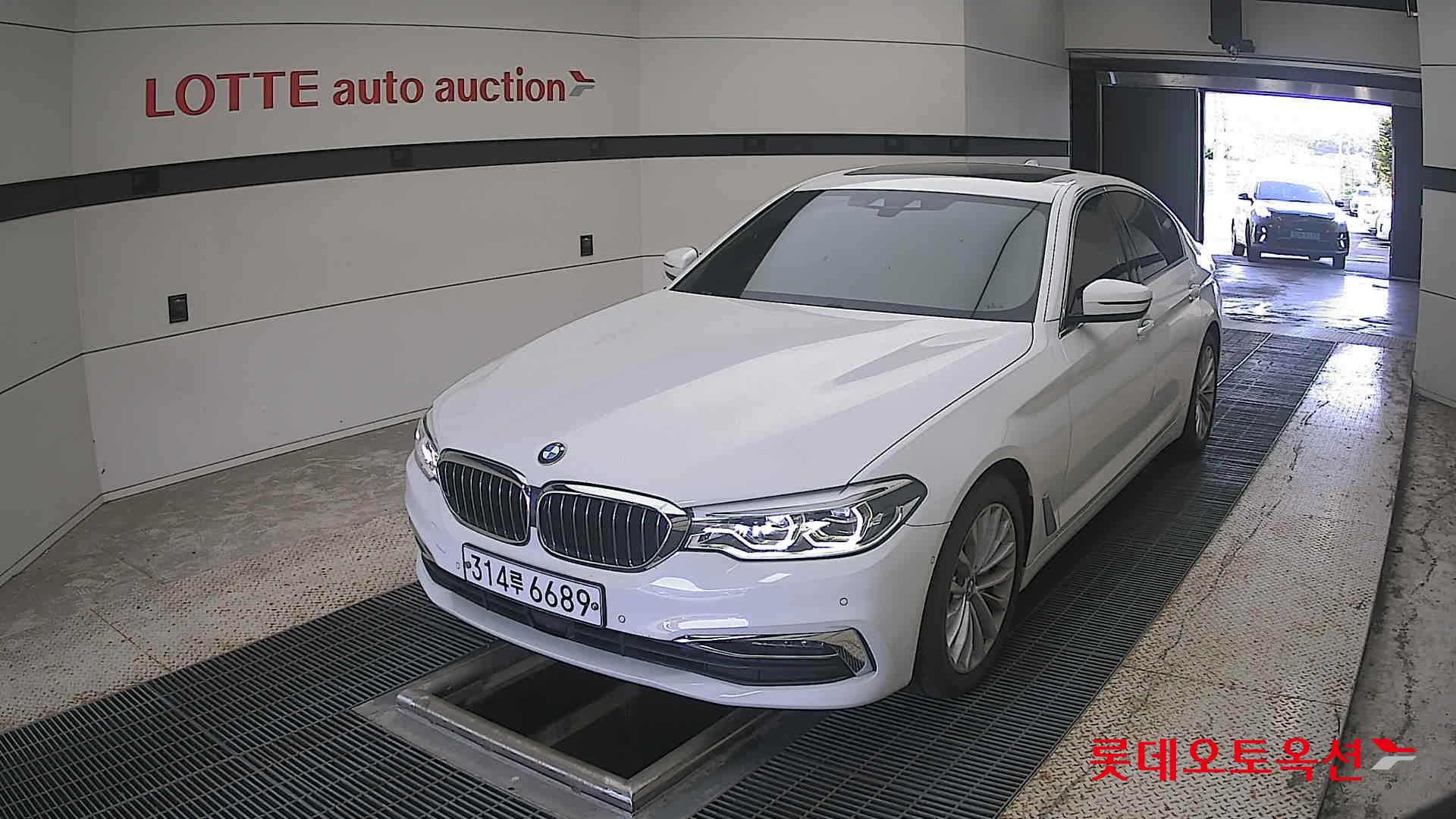 بي إم دبليو 530I 2020 فاخر PLUS