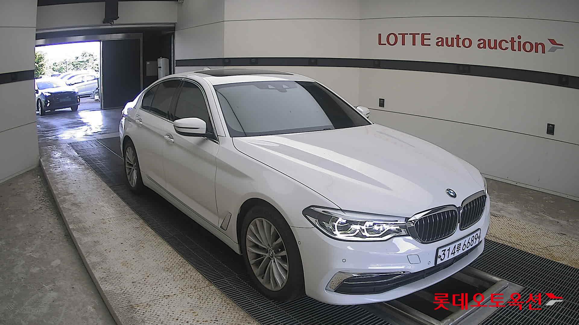 بي إم دبليو 530I 2020 فاخر PLUS