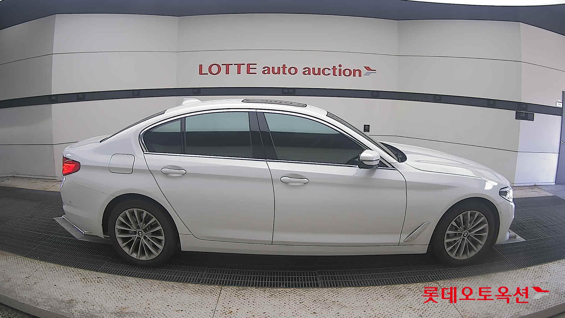 بي إم دبليو 530I 2020 فاخر PLUS