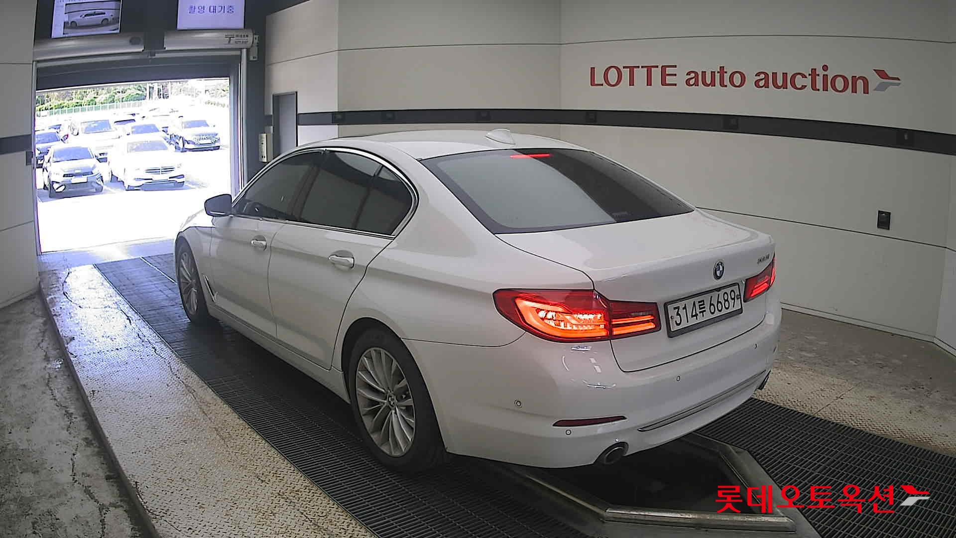بي إم دبليو 530I 2020 فاخر PLUS