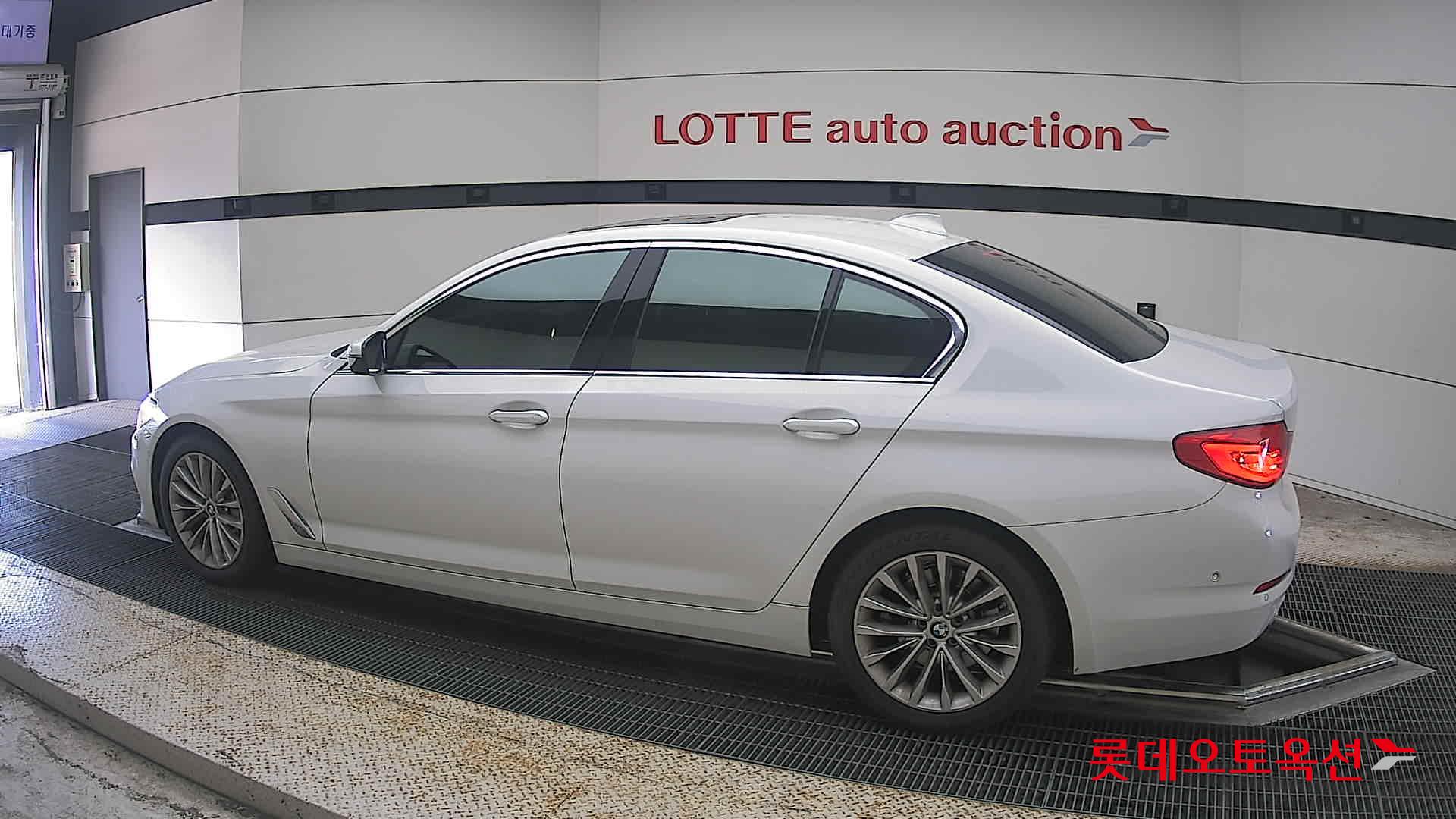 بي إم دبليو 530I 2020 فاخر PLUS