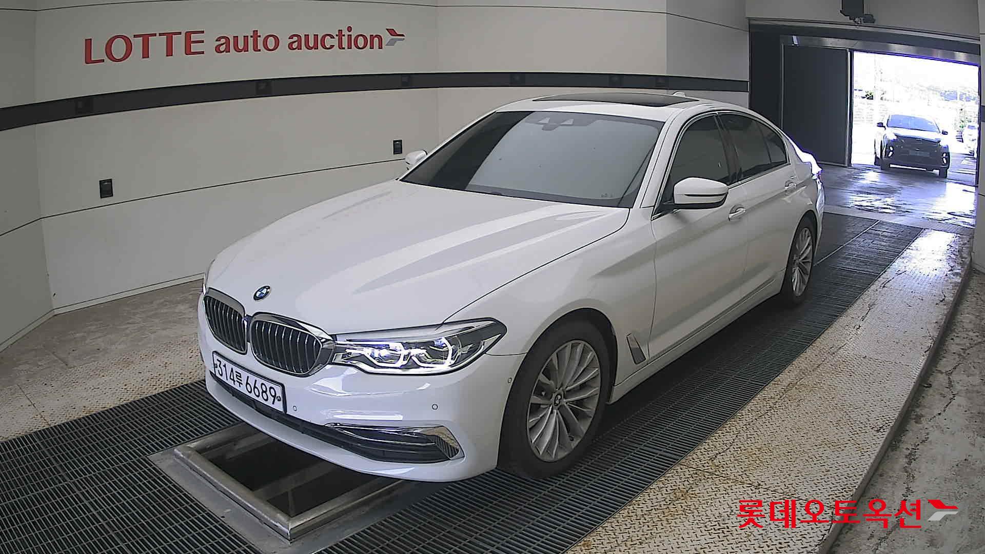 بي إم دبليو 530I 2020 فاخر PLUS