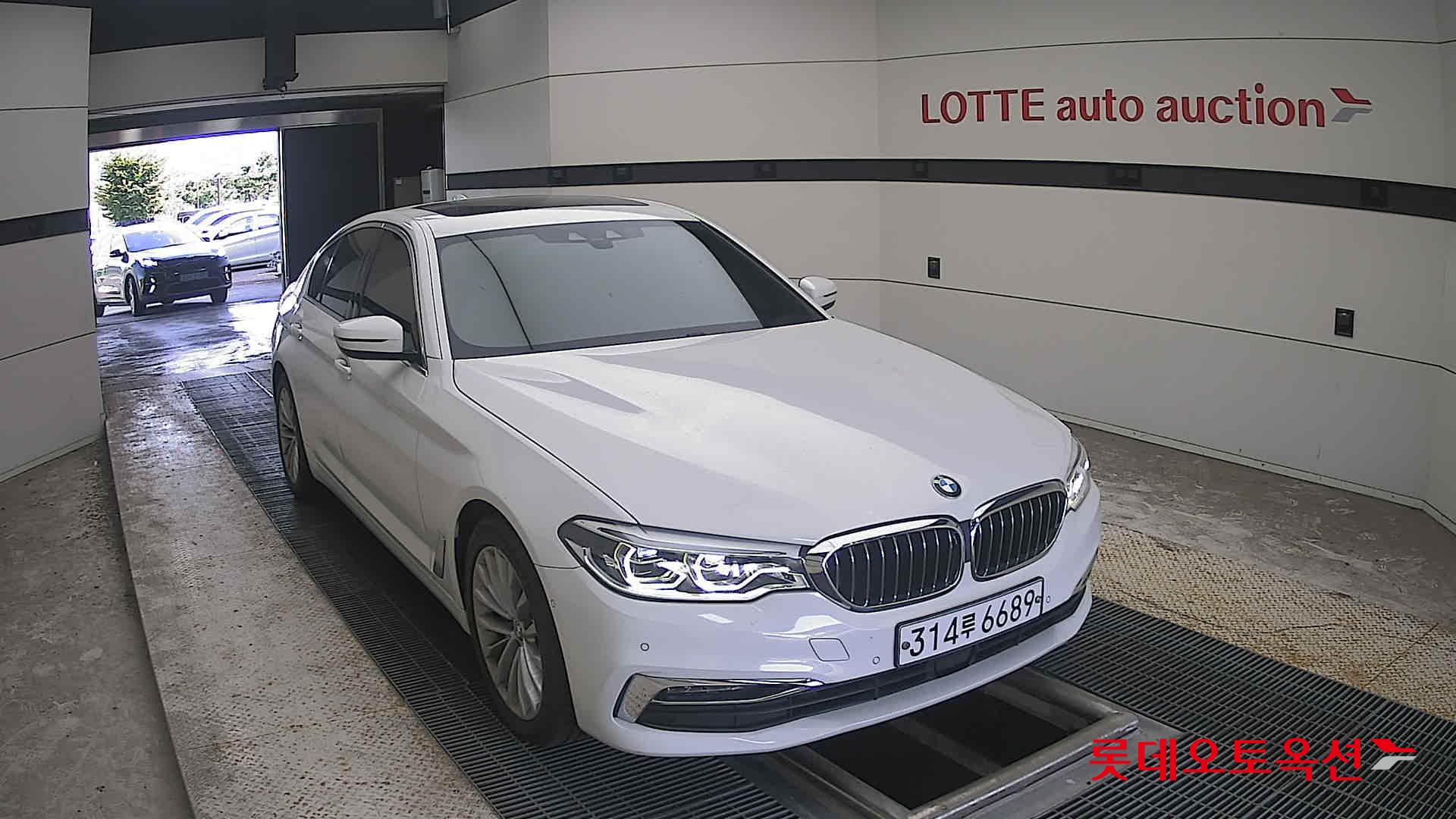 بي إم دبليو 530I 2020 فاخر PLUS