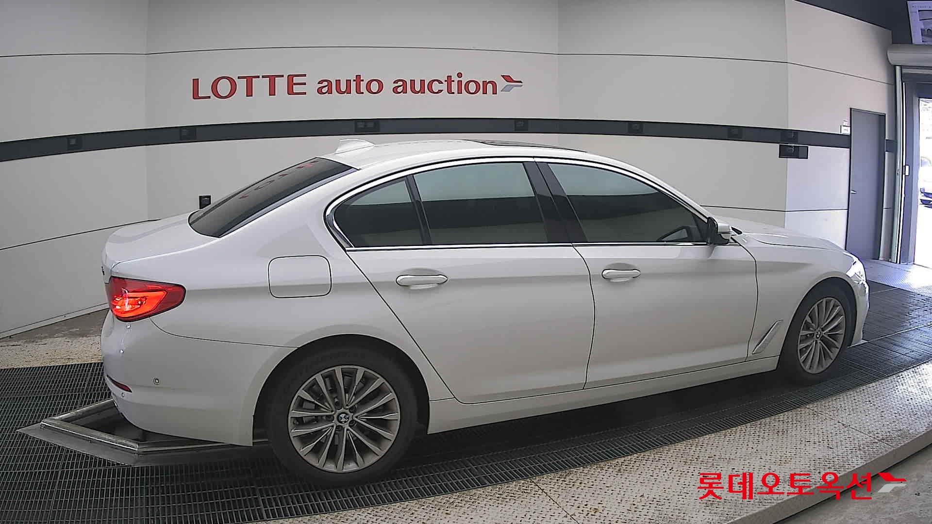 بي إم دبليو 530I 2020 فاخر PLUS
