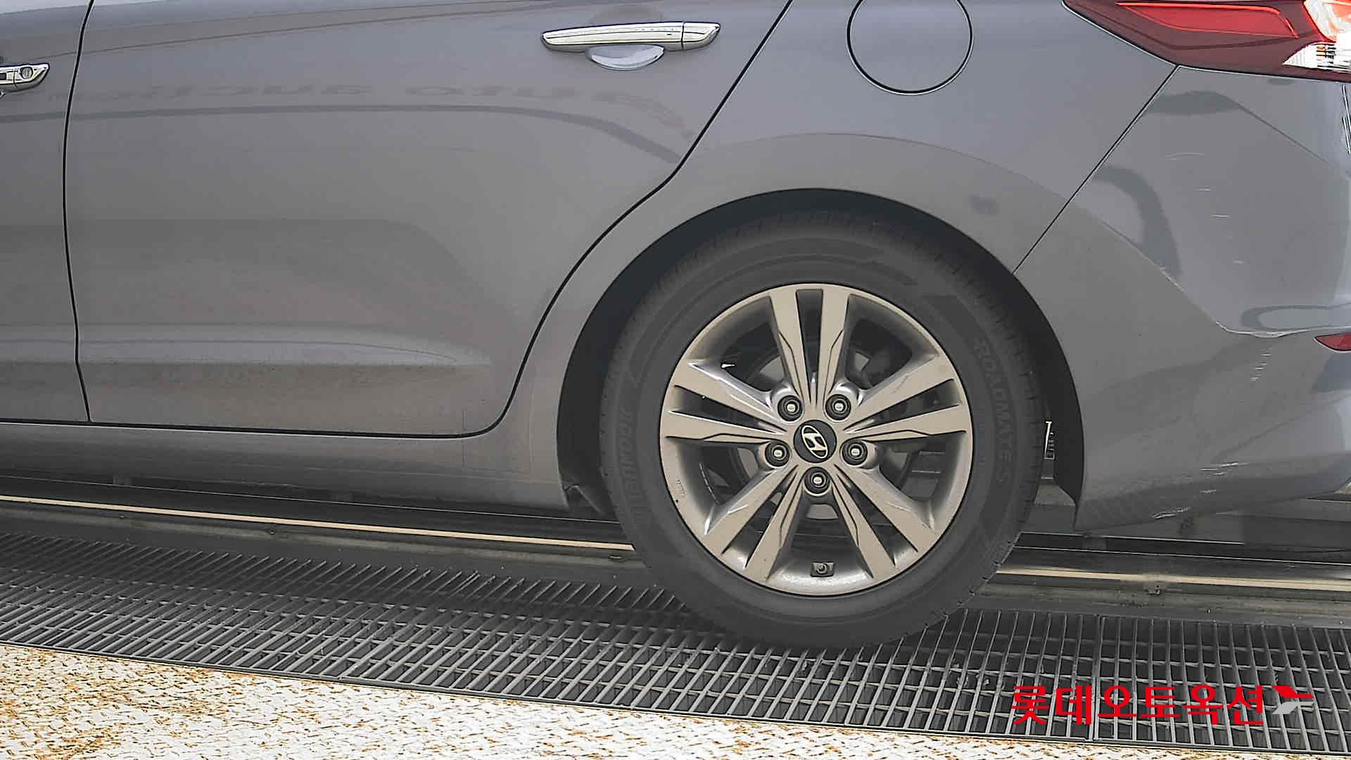 هيونداي أفانتي 2017 AD MODERN