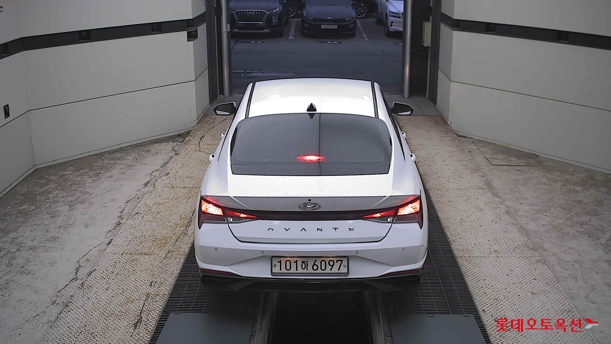 هيونداي أفانتي 2021 MODERN