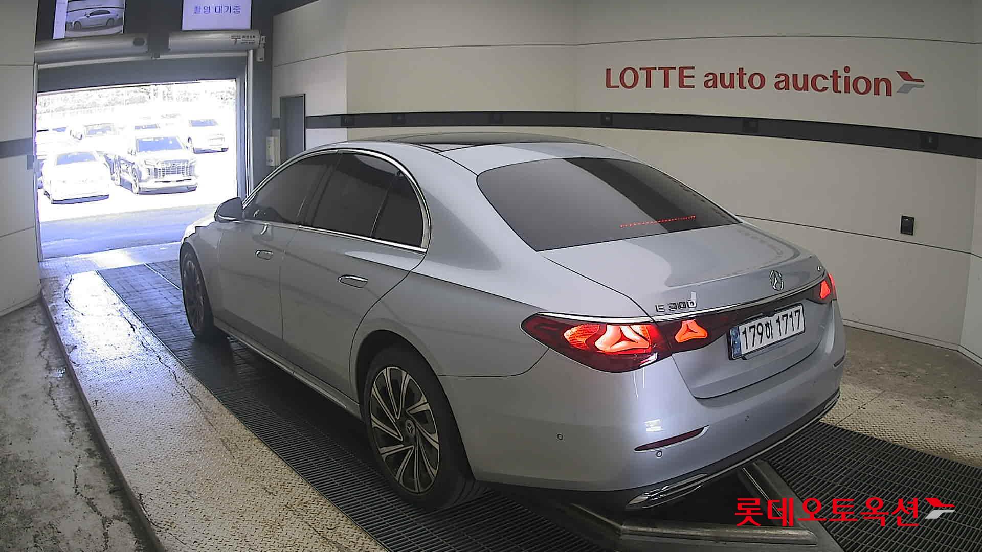 مرسيدس بنز E300 2024 إكسكلوسيف 4MATIC