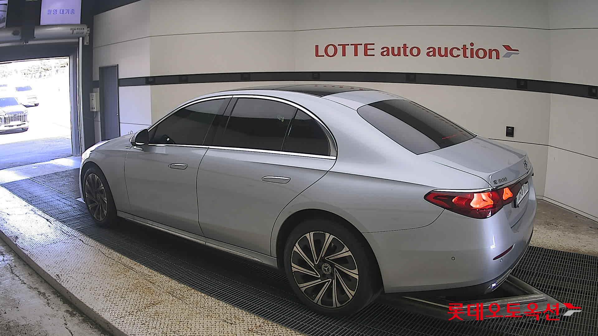 مرسيدس بنز E300 2024 إكسكلوسيف 4MATIC