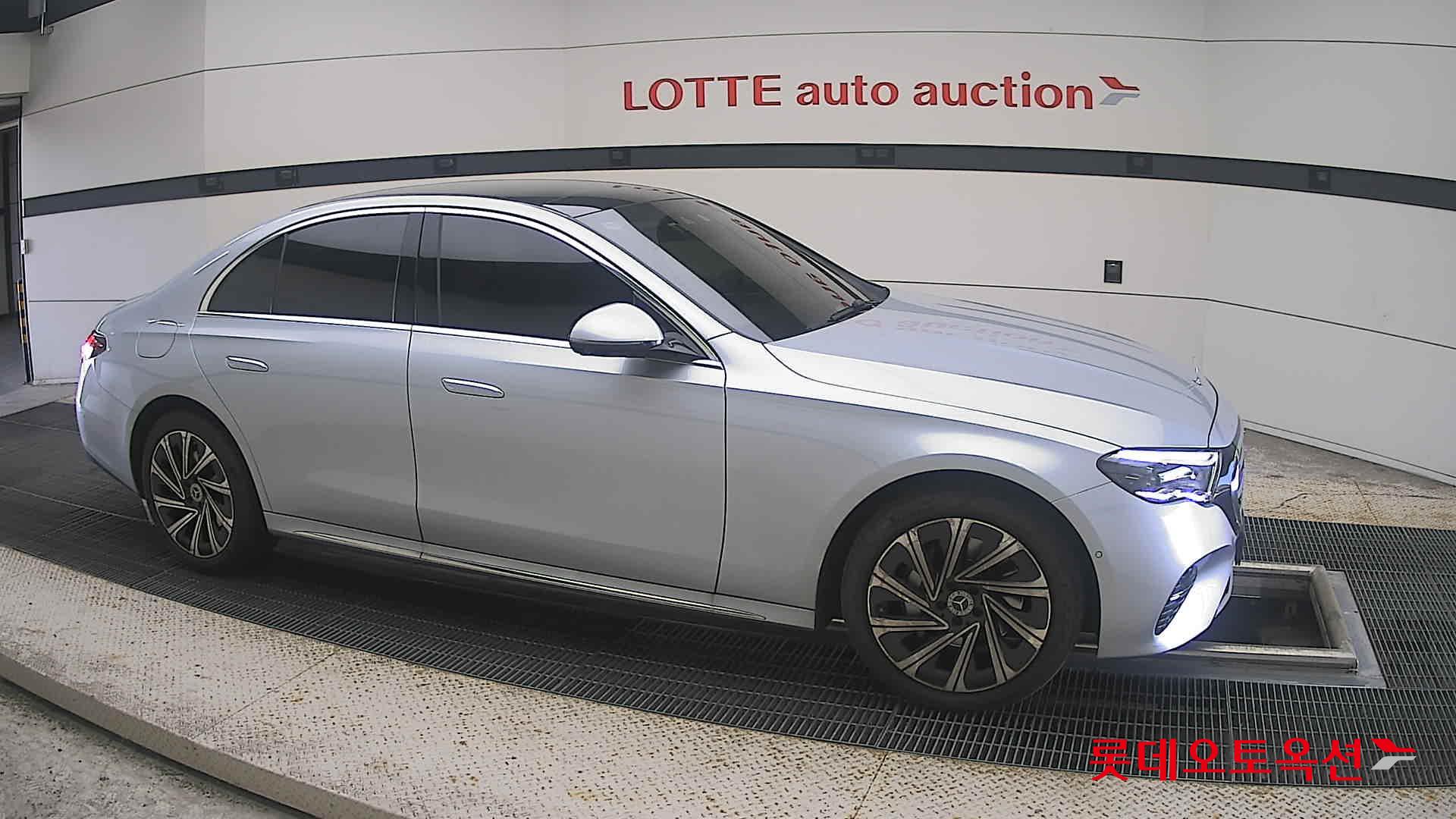 مرسيدس بنز E300 2024 إكسكلوسيف 4MATIC