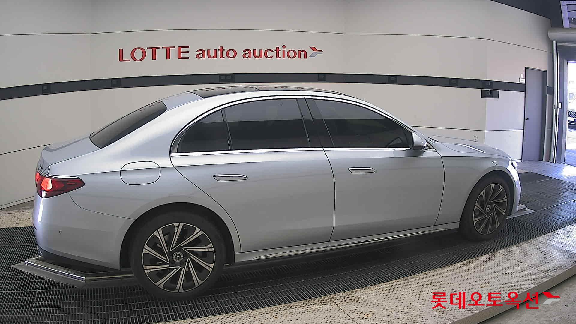 مرسيدس بنز E300 2024 إكسكلوسيف 4MATIC