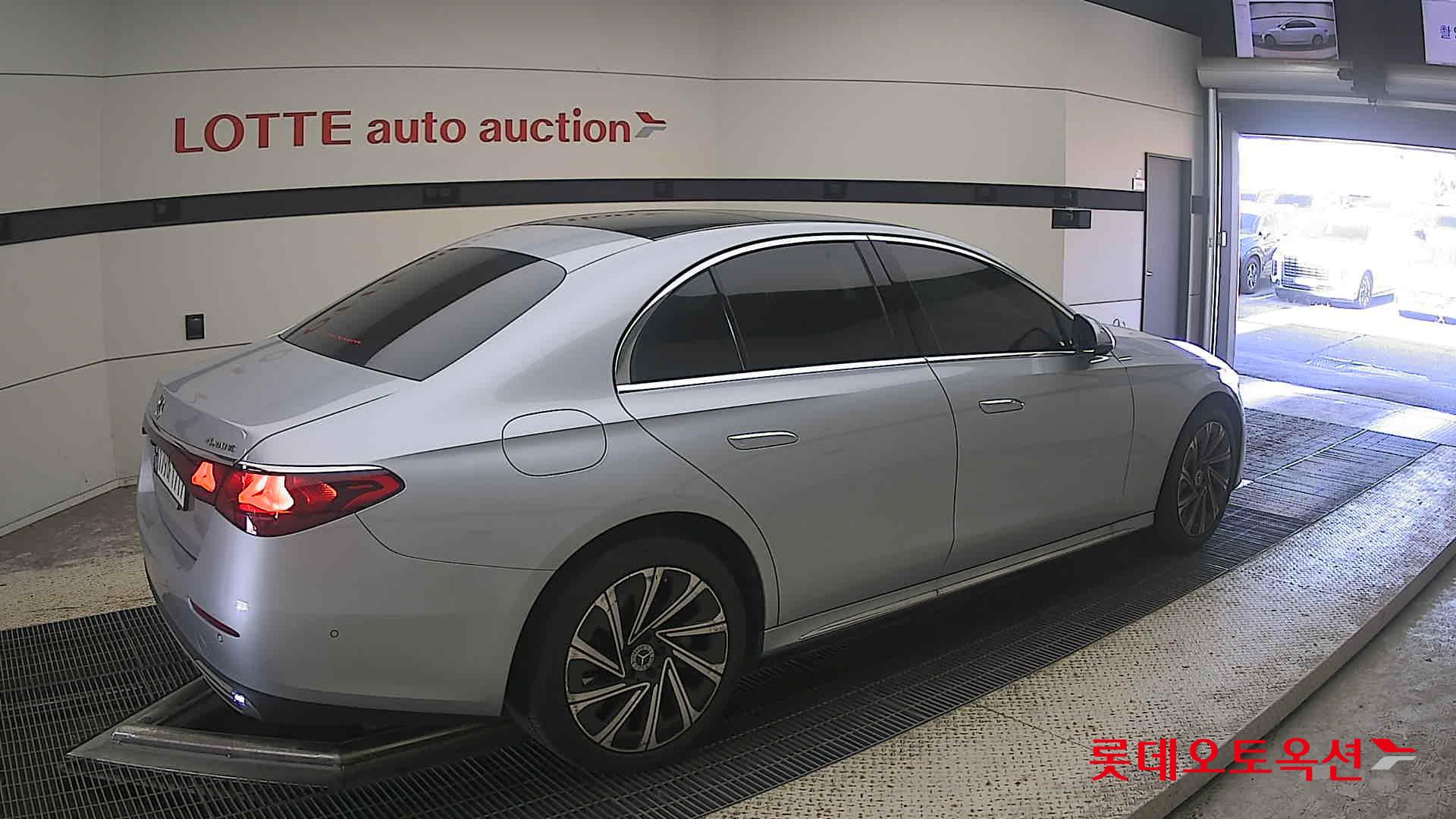 مرسيدس بنز E300 2024 إكسكلوسيف 4MATIC