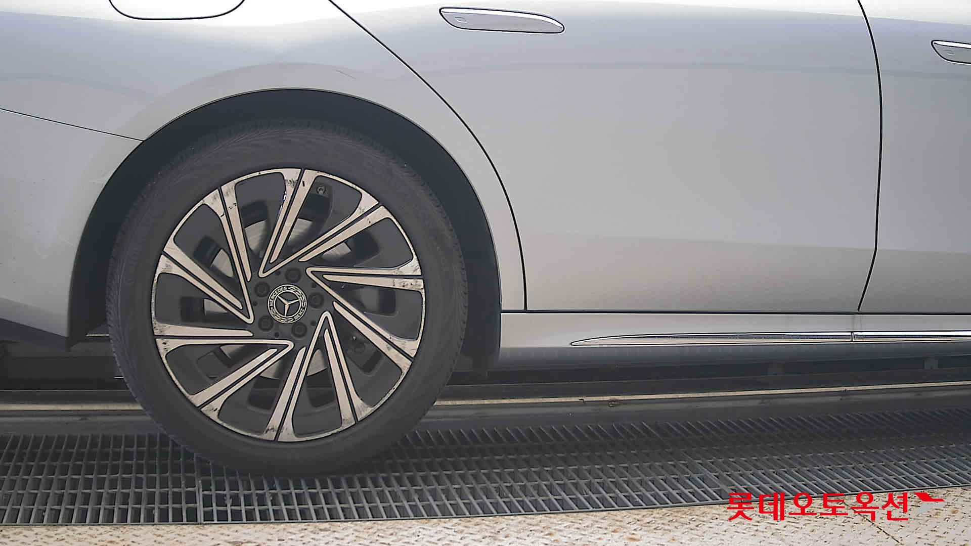 مرسيدس بنز E300 2024 إكسكلوسيف 4MATIC