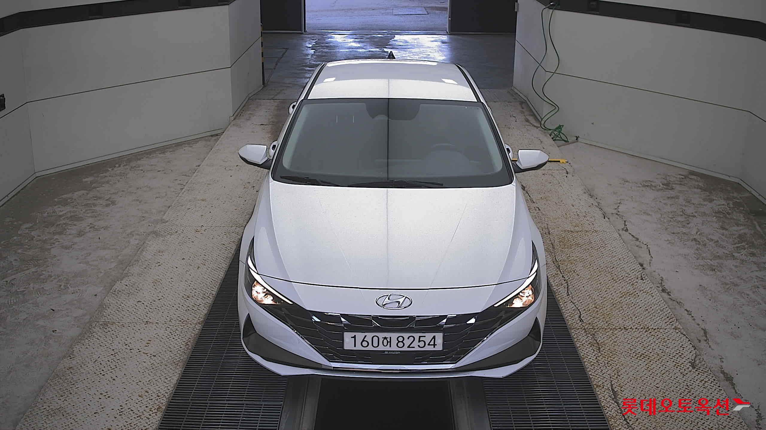 هيونداي أفانتي 2021 MODERN