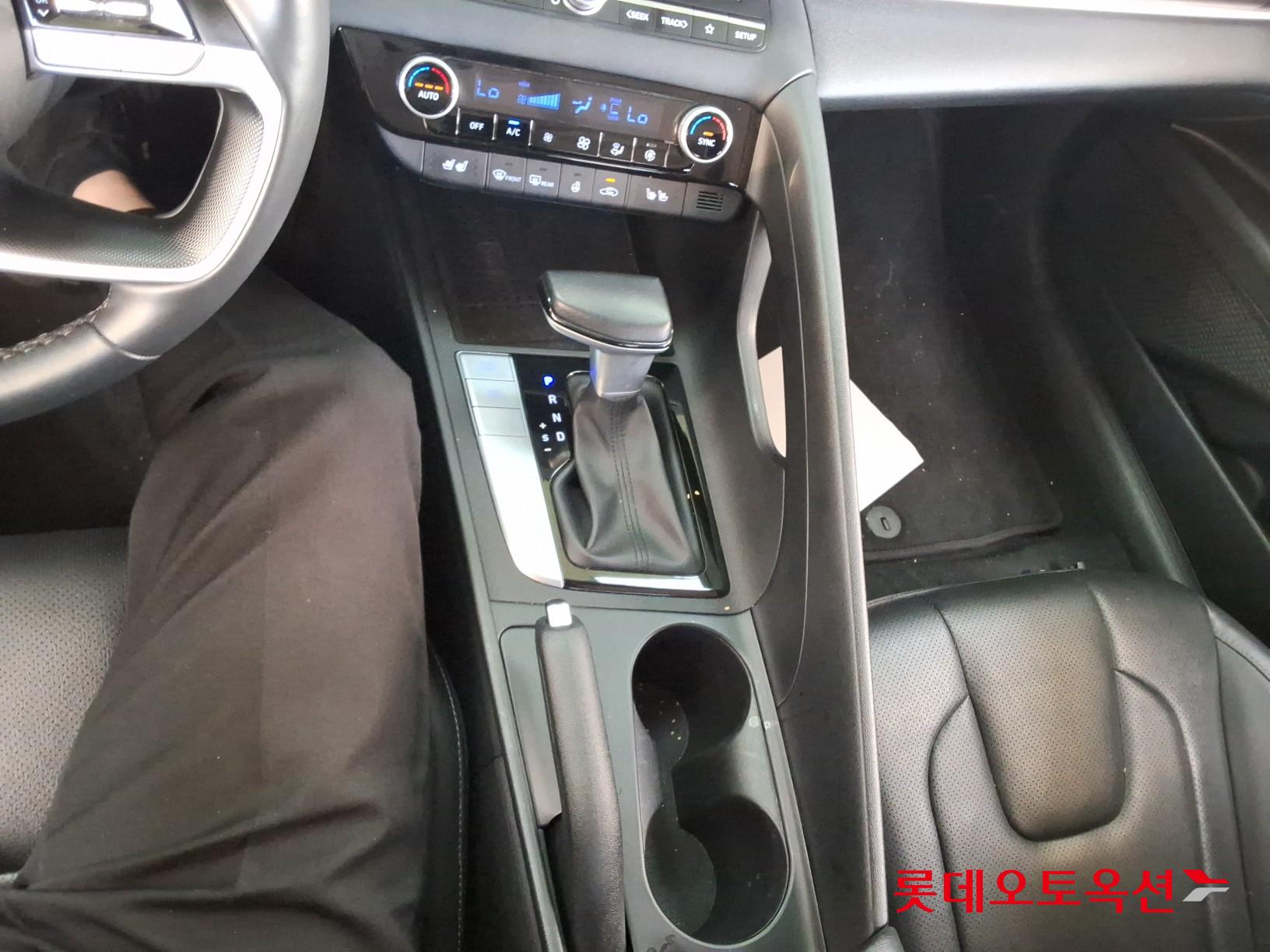 هيونداي أفانتي 2023 MODERN