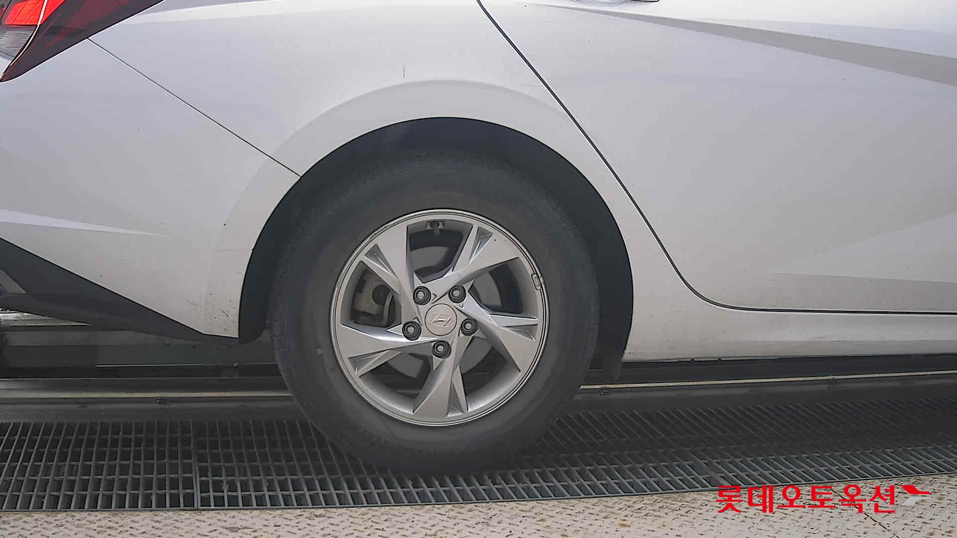 هيونداي أفانتي 2021 MODERN