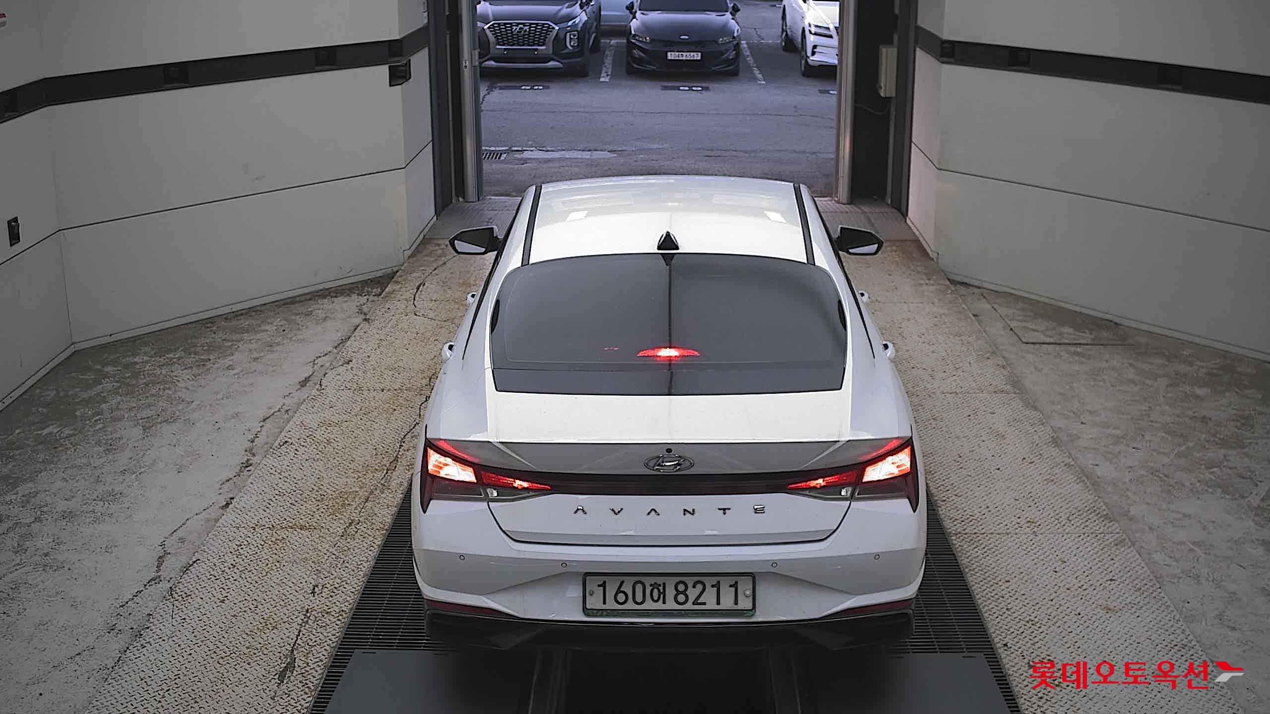 هيونداي أفانتي 2021 MODERN