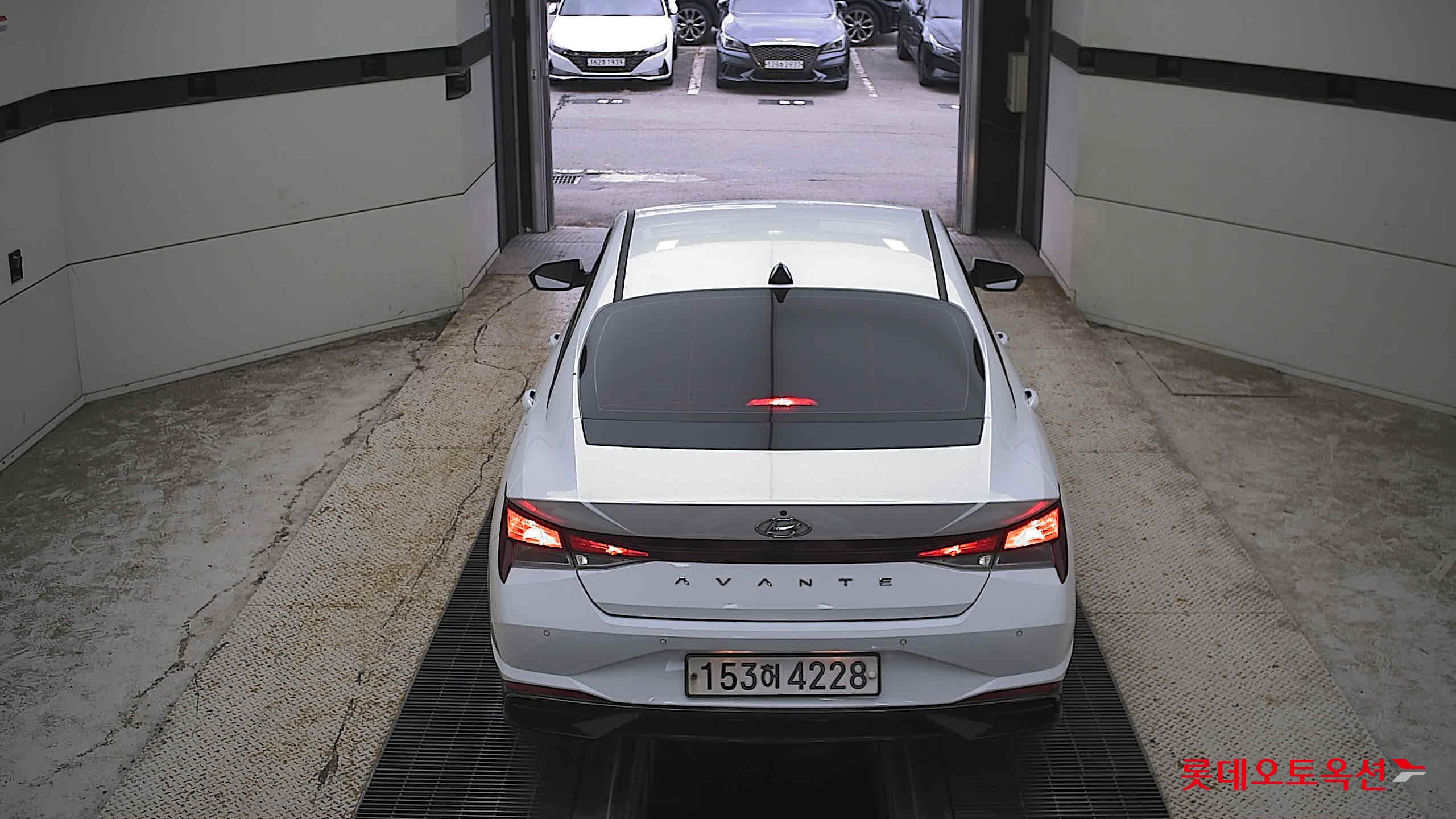 هيونداي أفانتي 2021 MODERN