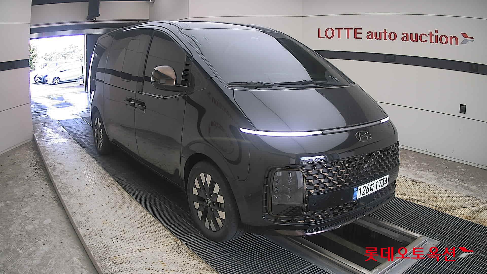 هيونداي ستاريا 2022 راي AT