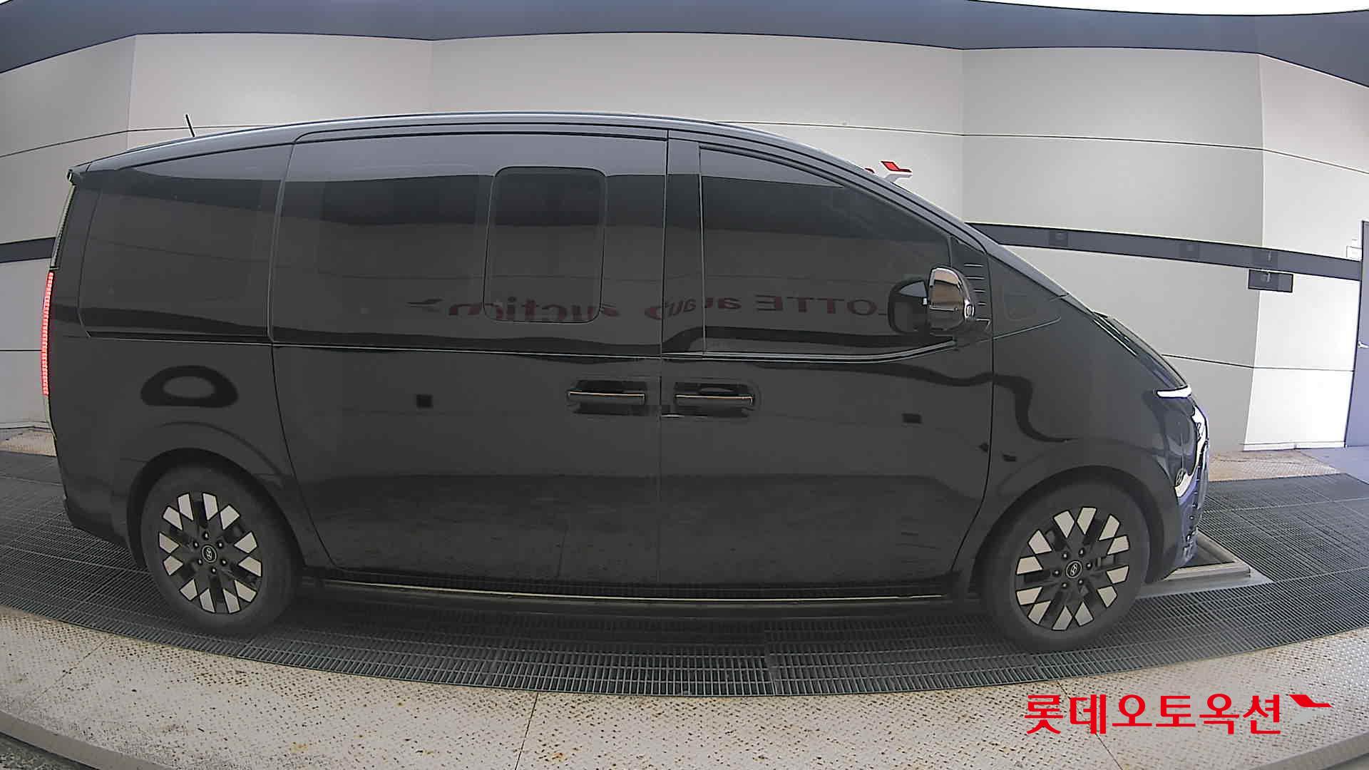 هيونداي ستاريا 2022 راي AT