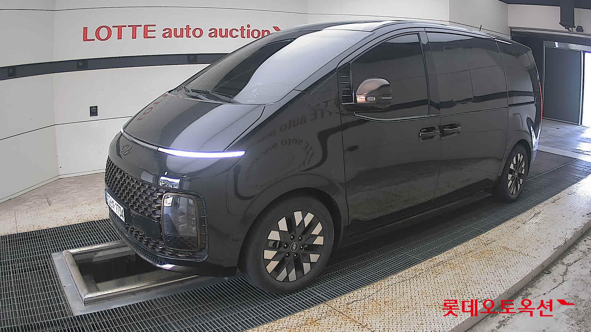 هيونداي ستاريا 2022 راي AT