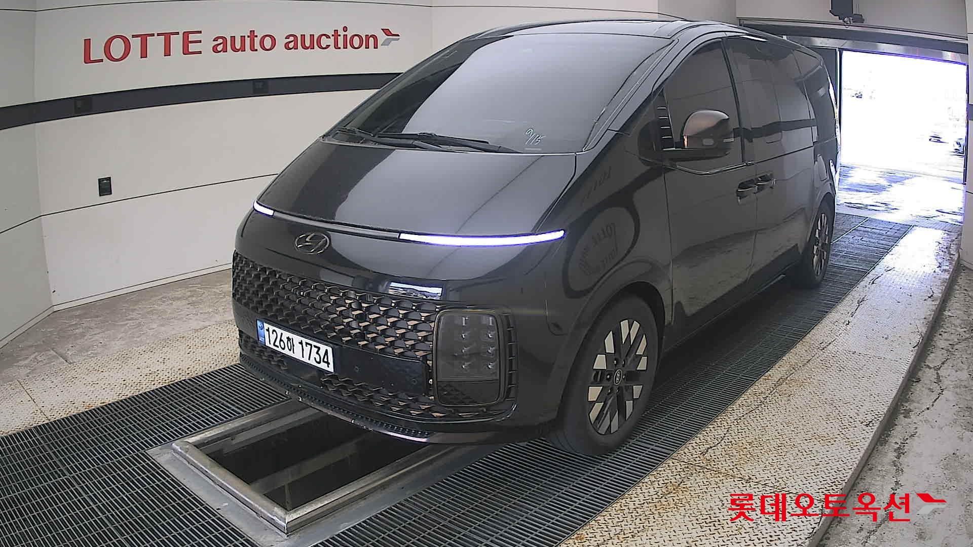 هيونداي ستاريا 2022 راي AT