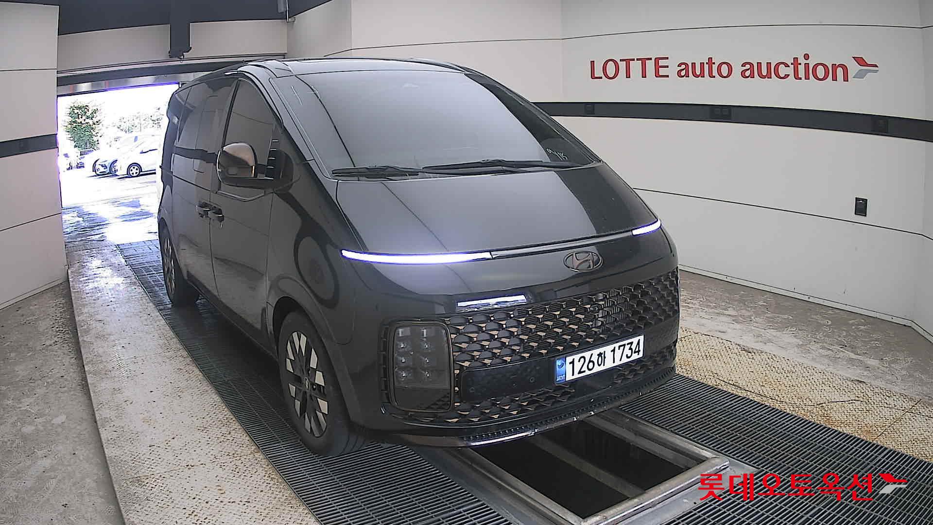 هيونداي ستاريا 2022 راي AT