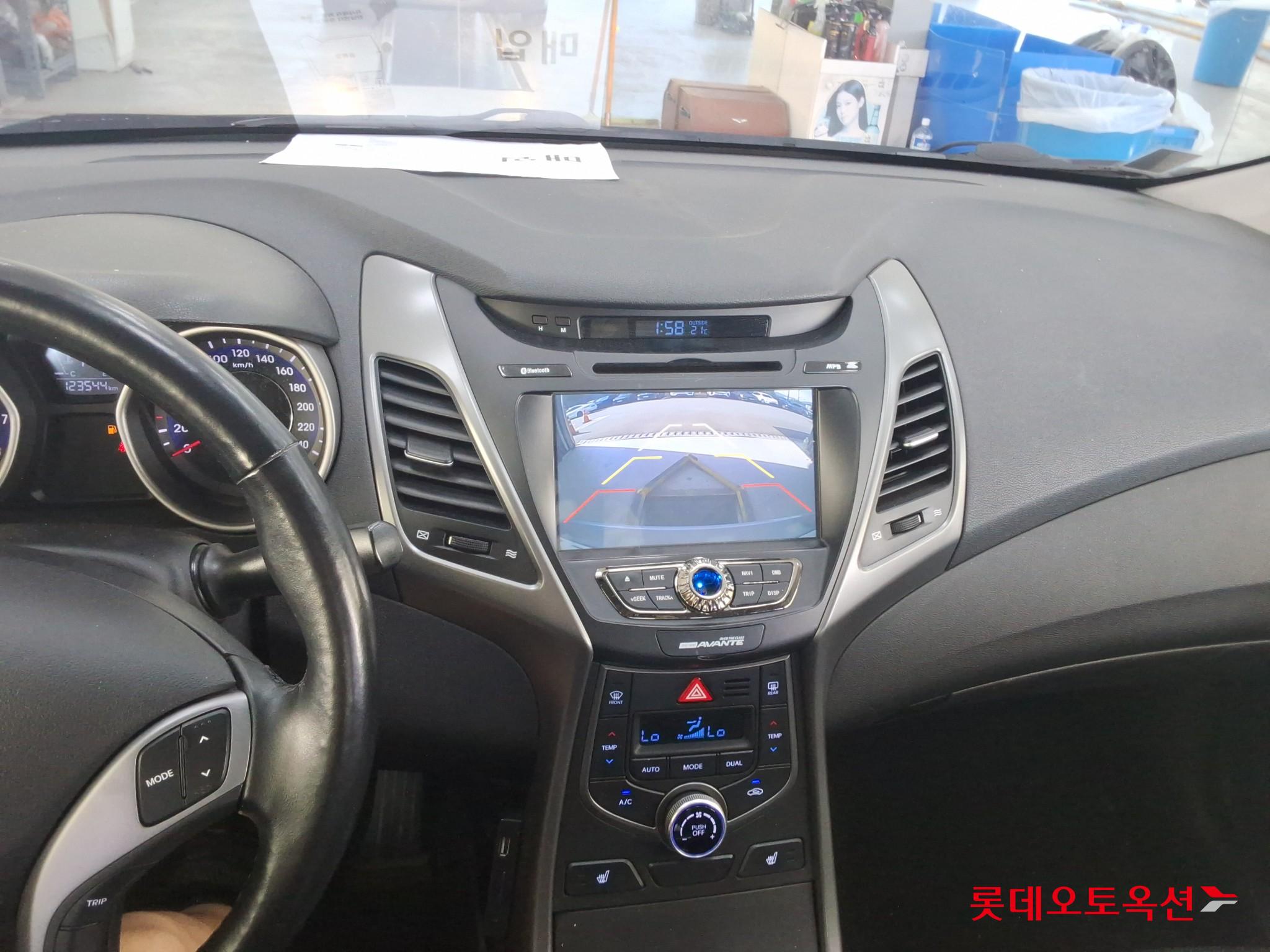 هيونداي أفانتي 2015 SMART