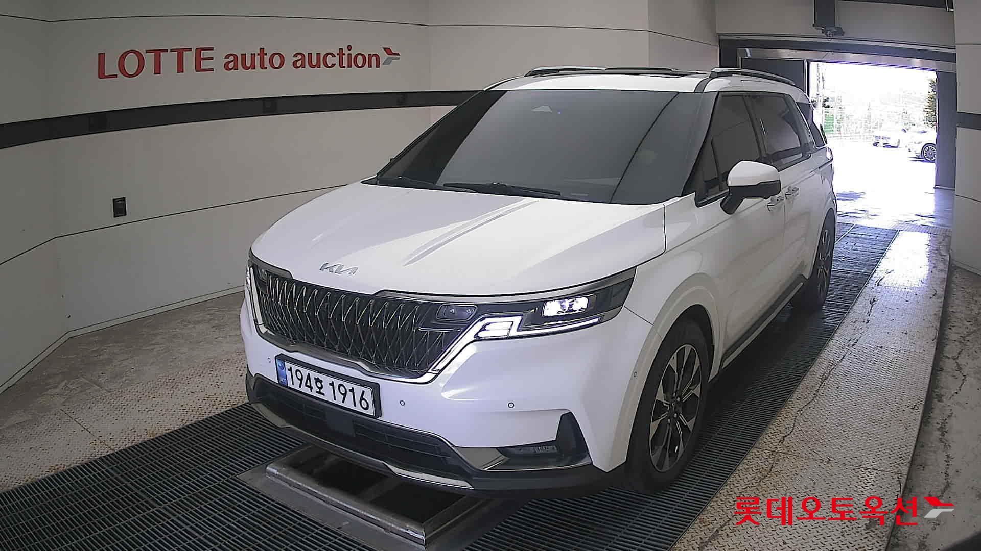 Kia Carnival 2023 Белый из Кореи