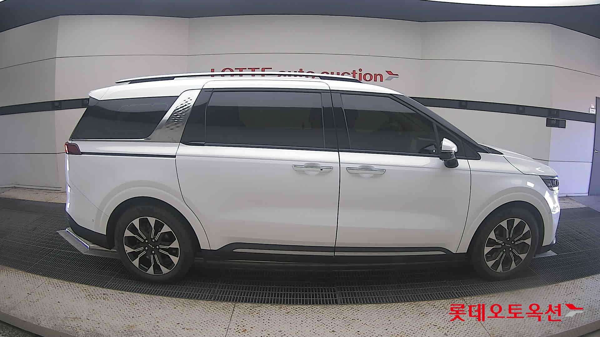Kia Carnival 2023 Белый из Кореи, фото 3