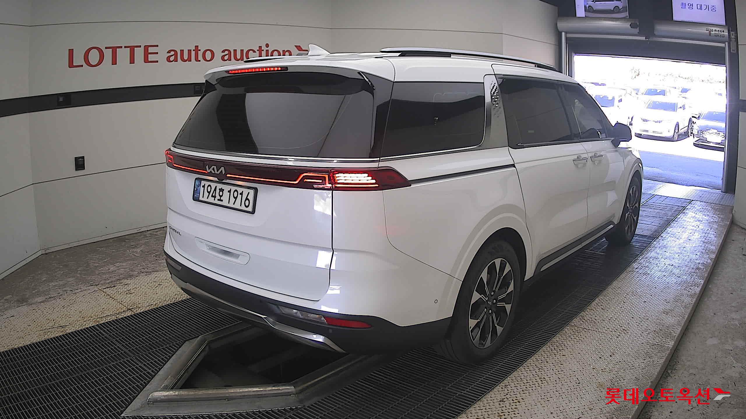 Kia Carnival 2023 Белый из Кореи, фото 4