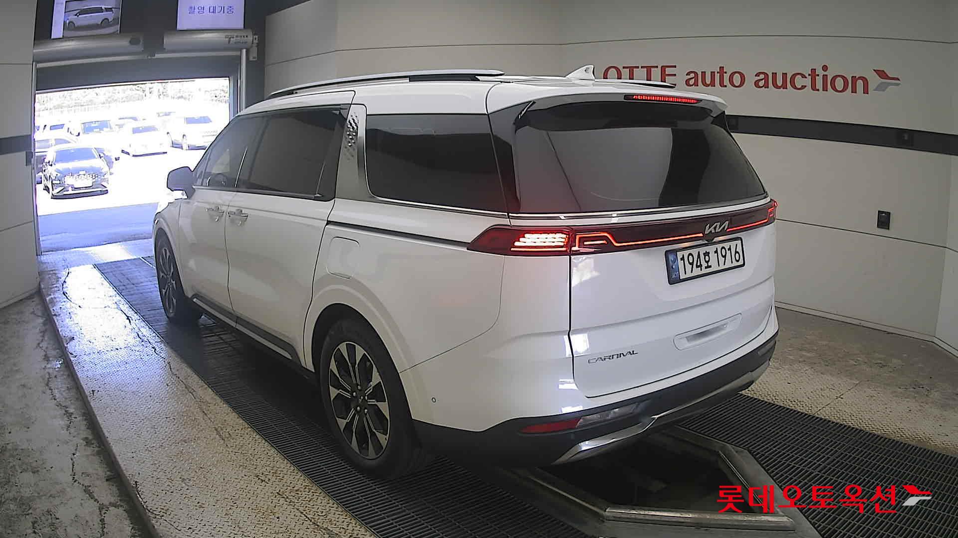 Kia Carnival 2023 Белый из Кореи, фото 6